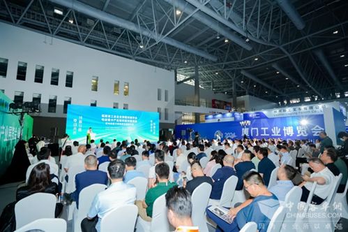 深化 電動福建 建設(shè) 金龍產(chǎn)品組團亮相工博會